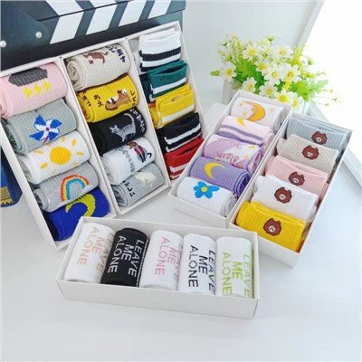 Válogatott színes prémium pamut zokni ajándékdoboz