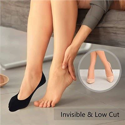 A nők nem mutatnak vékony zoknit